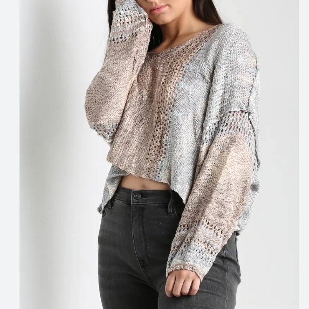 Angie Gray‎ Tan Raw Edge Short Knit Sweater. Size Medium. NWOT.